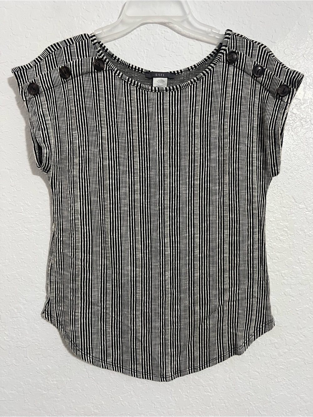 GYFT Women’s Size Small S Shirt Top Blouse Sleeveless Striped Accents Button 545